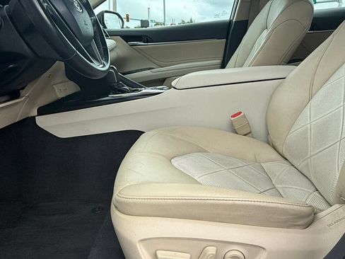 Used 2018 Toyota Camry XLE FWD image 22