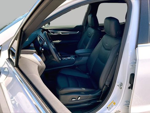Used 2024 Cadillac XT6 Luxury FWD image 7