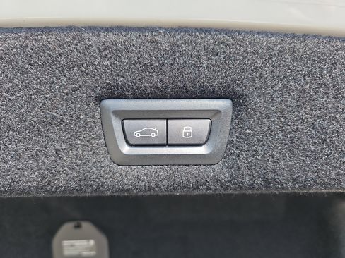 Certified 2025 BMW 750e xDrive AWD/4WD image 15