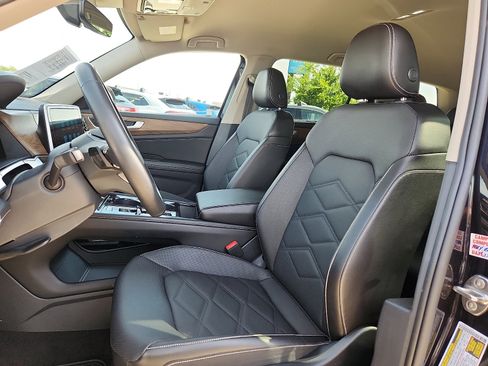 Used 2025 Volkswagen Atlas SE FWD image 13