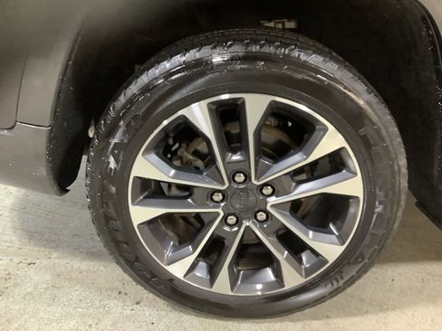 Used 2023 Jeep Grand Cherokee L Overland w/ Advanced Protech Group III image 10