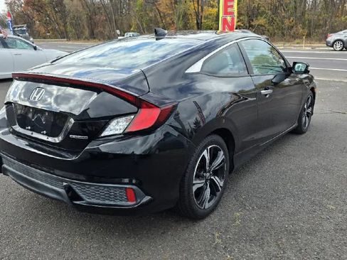 Used 2017 Honda Civic Touring image 7