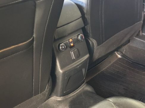 Used 2018 Ford Explorer XLT w/ Equipment Group 202A FWD image 46