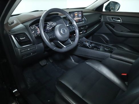 Used 2021 Nissan Rogue SV w/ Premium Package image 18