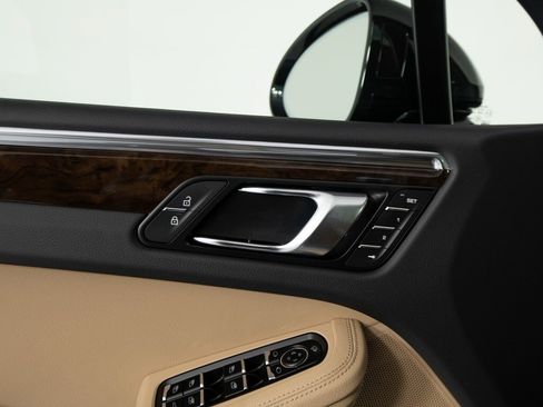 New 2026 Porsche Macan image 19