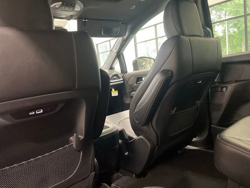 New 2025 Chrysler Pacifica Select image 12