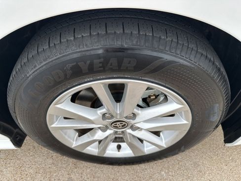 Used 2025 Toyota Camry LE w/ Convenience Package image 18