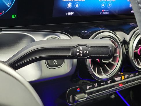 Used 2022 Mercedes-Benz GLB 250 image 21