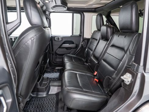 Used 2018 Jeep Wrangler Unlimited Sahara w/ Safety Group AWD/4WD image 31