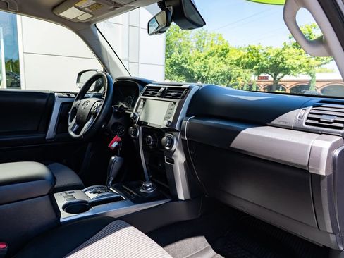 Used 2020 Toyota 4Runner SR5 AWD/4WD image 28