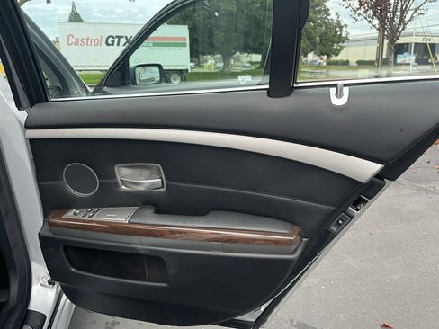 Used 2007 BMW 750i image 32