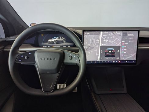 Used 2024 Tesla Model X image 6