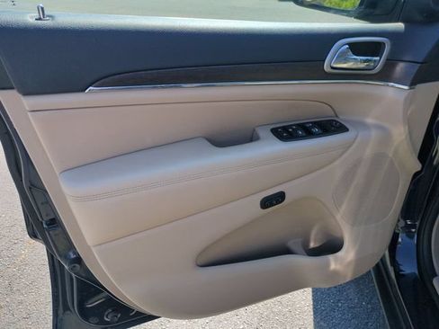 Used 2017 Jeep Grand Cherokee Limited w/ Trailer Tow Group IV AWD/4WD image 12