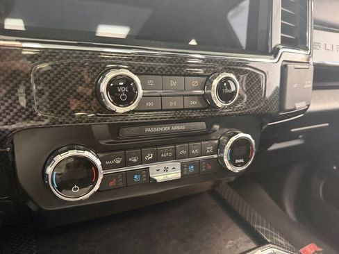 Used 2022 Ford F250 Lariat w/ Lariat Ultimate Package AWD/4WD image 19