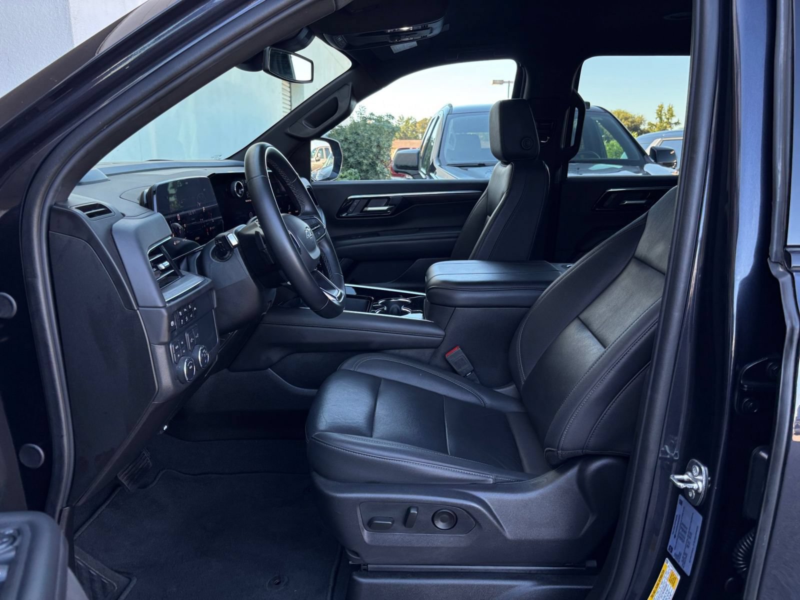 Used 2025 Chevrolet Tahoe Z71 AWD/4WD image 29