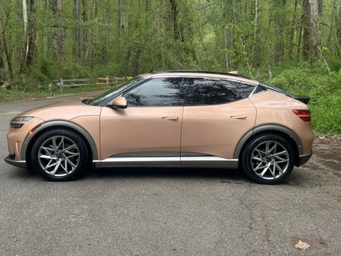 Used 2023 Genesis GV60 Advanced AWD/4WD image 4