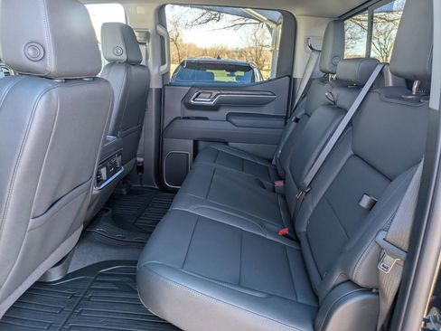 New 2026 GMC Sierra 1500 SLT image 28