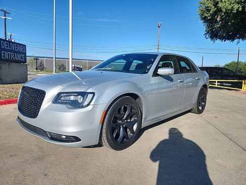 Used 2023 Chrysler 300 S RWD image 7