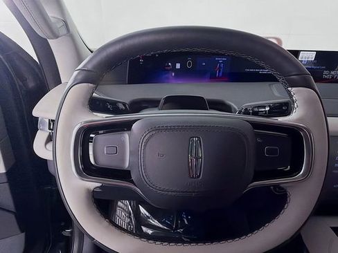 New 2026 Lincoln Navigator Premiere AWD/4WD image 12