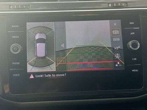 Used 2018 Volkswagen Tiguan SEL Premium AWD/4WD image 17