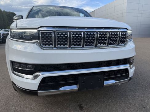 Used 2023 Jeep Grand Wagoneer L Series II AWD/4WD image 23