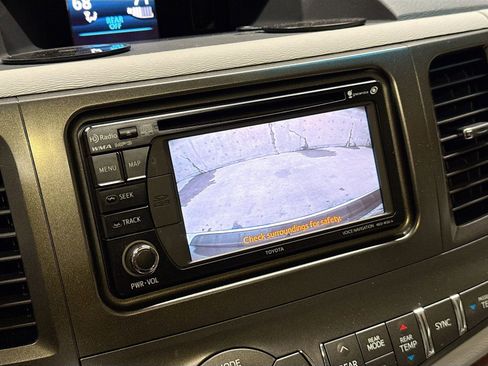 Used 2013 Toyota Sienna XLE image 16