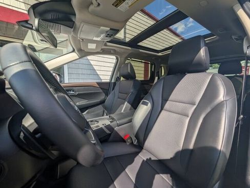 Used 2023 Nissan Rogue SV w/ SV Premium B Package FWD image 8