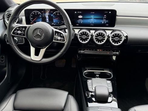 Used 2022 Mercedes-Benz CLA 250 4MATIC image 9