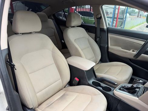 Used 2017 Hyundai Elantra SE FWD image 23