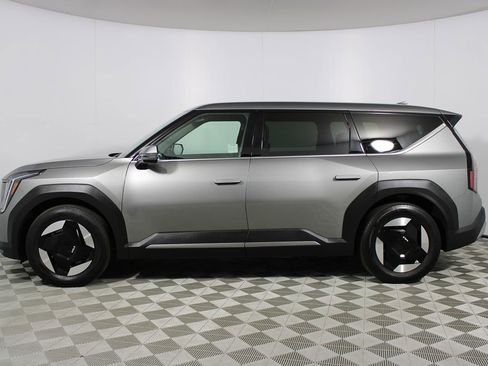 Used 2024 Kia EV9 Light RWD image 41