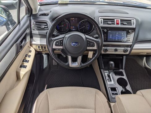 Used 2017 Subaru Outback 2.5i Premium image 11