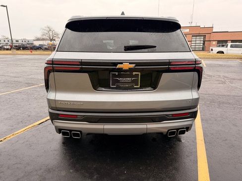 Used 2024 Chevrolet Traverse LT image 7