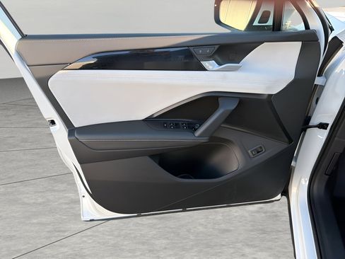 New 2025 Volkswagen Tiguan SE image 24