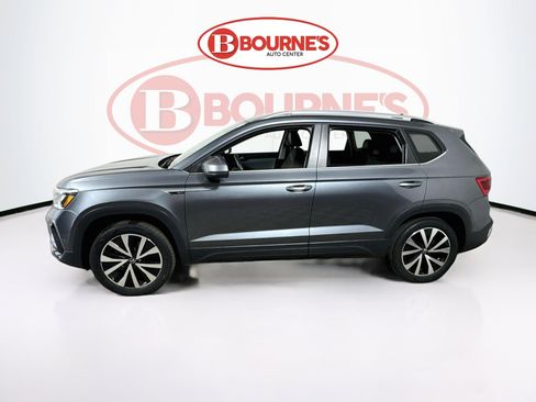 Used 2023 Volkswagen Taos SE w/ Panoramic Sunroof Package AWD/4WD image 7