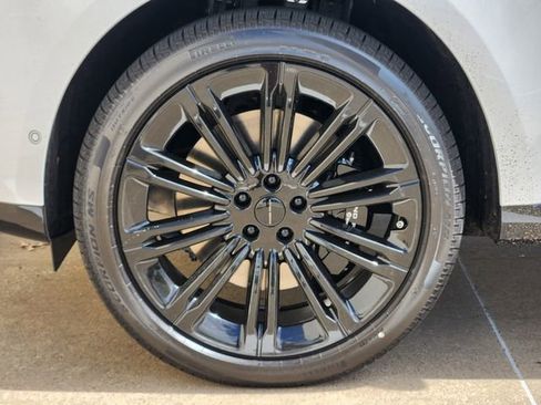 New 2026 Land Rover Range Rover SE image 7