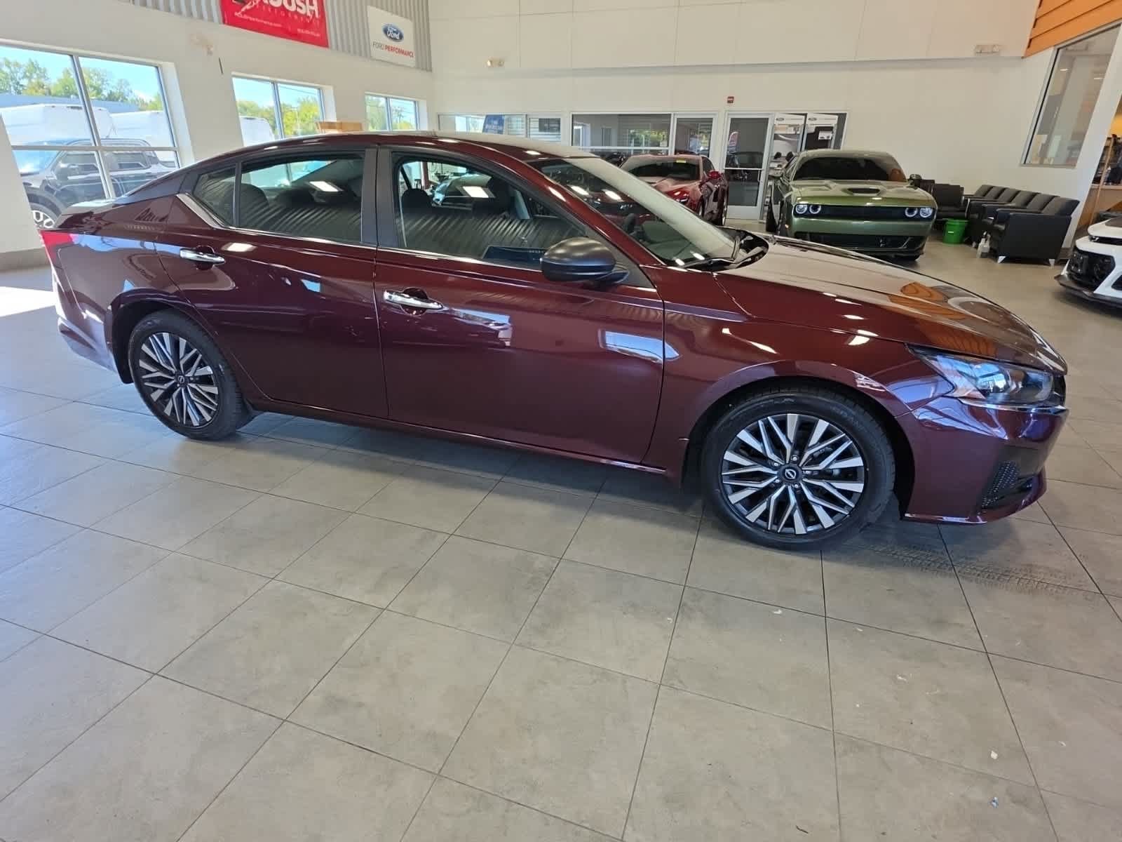 Used 2025 Nissan Altima 2.5 SV FWD image 4