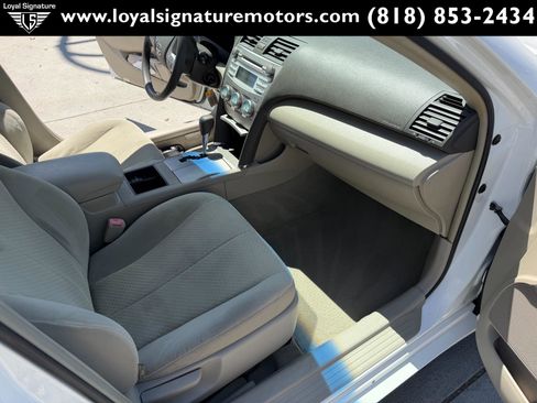 Used 2009 Toyota Camry LE FWD image 27