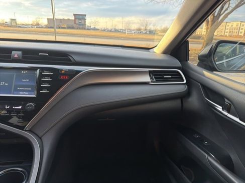 Used 2018 Toyota Camry L image 15