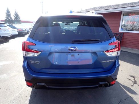 Used 2022 Subaru Forester Premium image 5