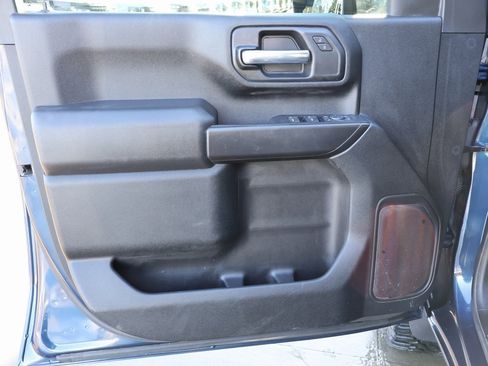 Used 2021 Chevrolet Silverado 2500 Custom w/ Custom Value Package image 11