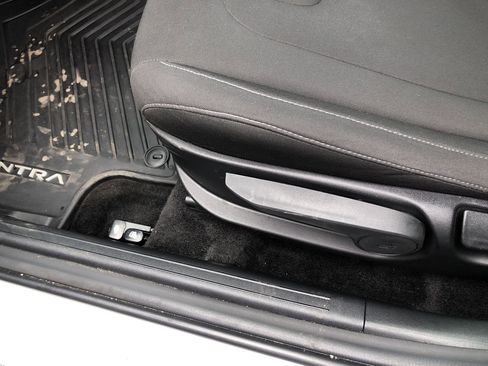 Used 2025 Hyundai Elantra Sport image 14