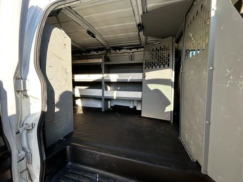 Used 2017 Chevrolet Express 2500 image 23