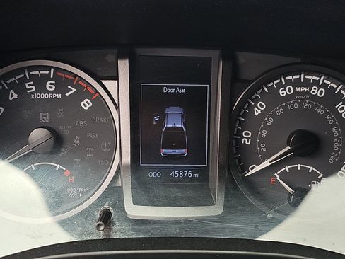 Used 2020 Toyota Tacoma TRD Sport w/ Technology Package RWD image 18