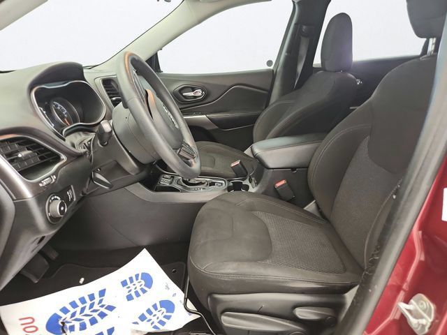 Used 2019 Jeep Cherokee Latitude w/ Popular Appearance Group FWD image 11