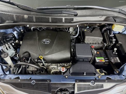 Certified 2017 Toyota Sienna XLE image 31