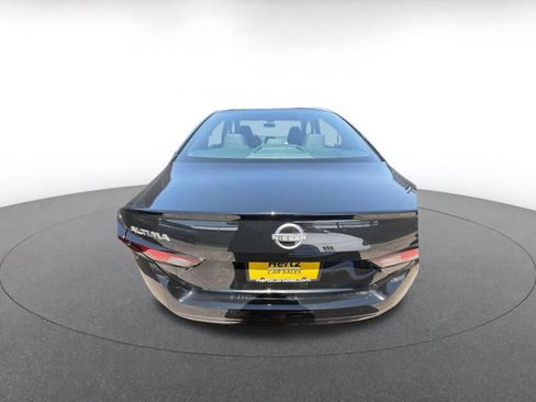 Used 2025 Nissan Altima 2.5 SV FWD image 8