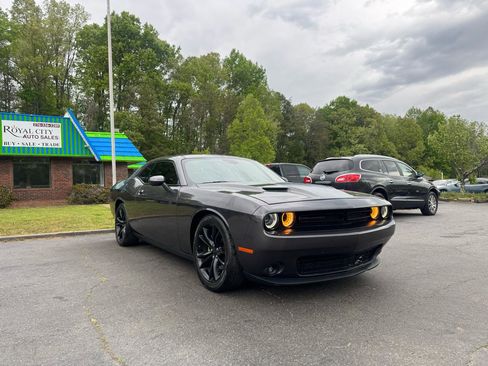 Used 2016 Dodge Challenger SXT Plus RWD image 23