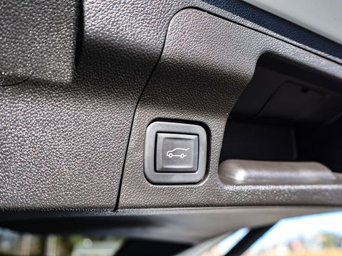 Used 2023 GMC Acadia SLT image 35