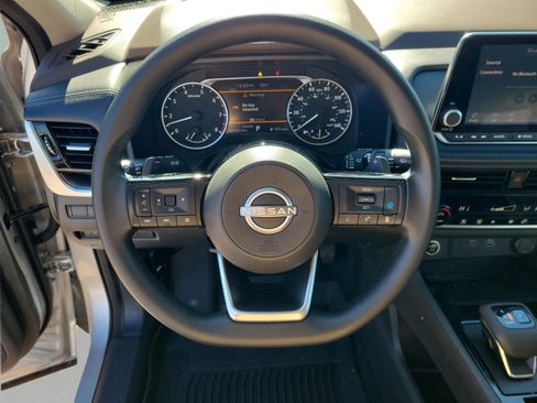 Used 2022 Nissan Rogue SV image 26