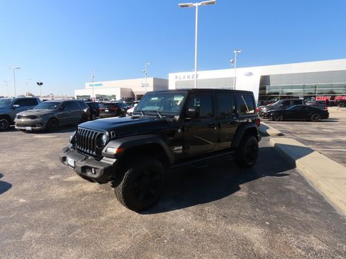 Used 2019 Jeep Wrangler Unlimited Sport S image 2